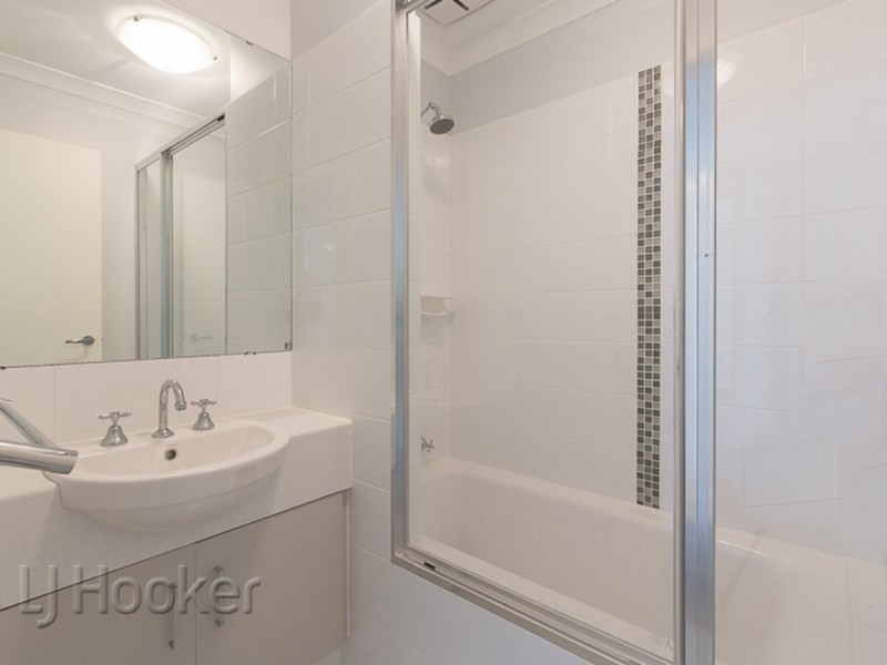 3/5 King George Street, Shoalwater WA 6169