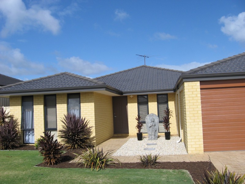 7 Highcliffe Circle, Lakelands WA 6180