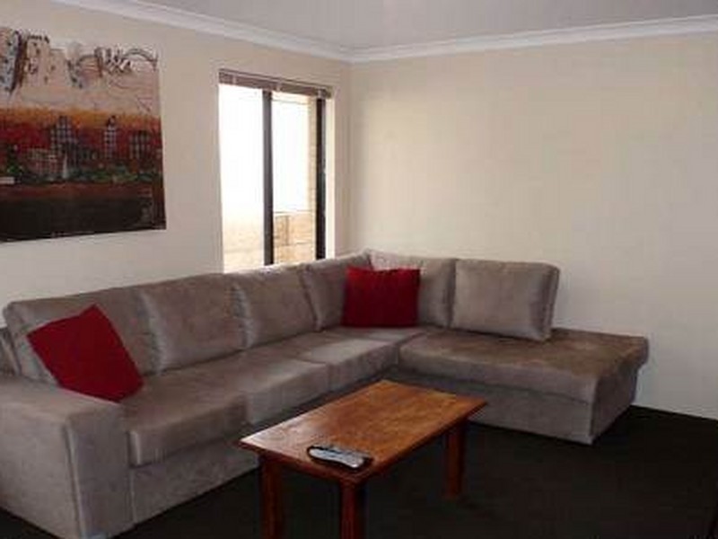 7 Highcliffe Circle, Lakelands WA 6180