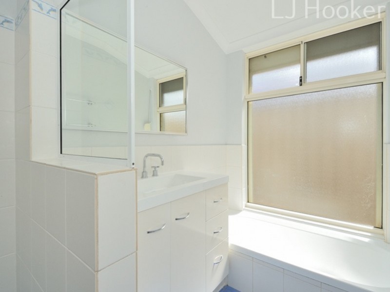 4 Eiffel Crescent, Port Kennedy WA 6172