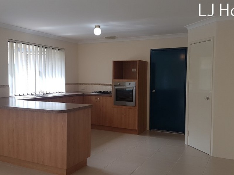 18 Kinsale Bend, Port Kennedy WA 6172