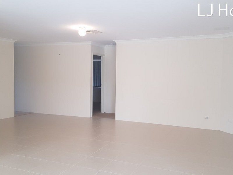 18 Kinsale Bend, Port Kennedy WA 6172