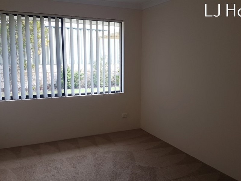 18 Kinsale Bend, Port Kennedy WA 6172