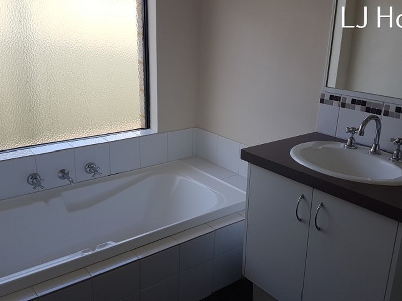 18 Kinsale Bend, Port Kennedy WA 6172