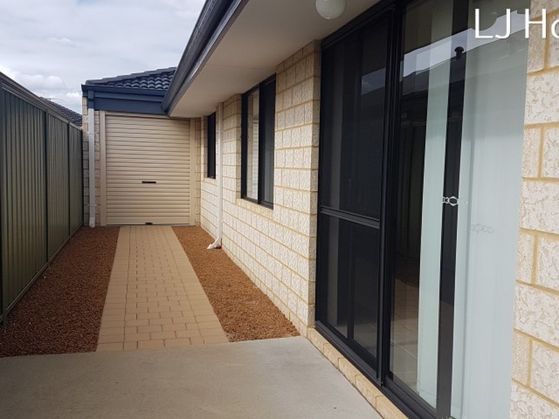 18 Kinsale Bend, Port Kennedy WA 6172