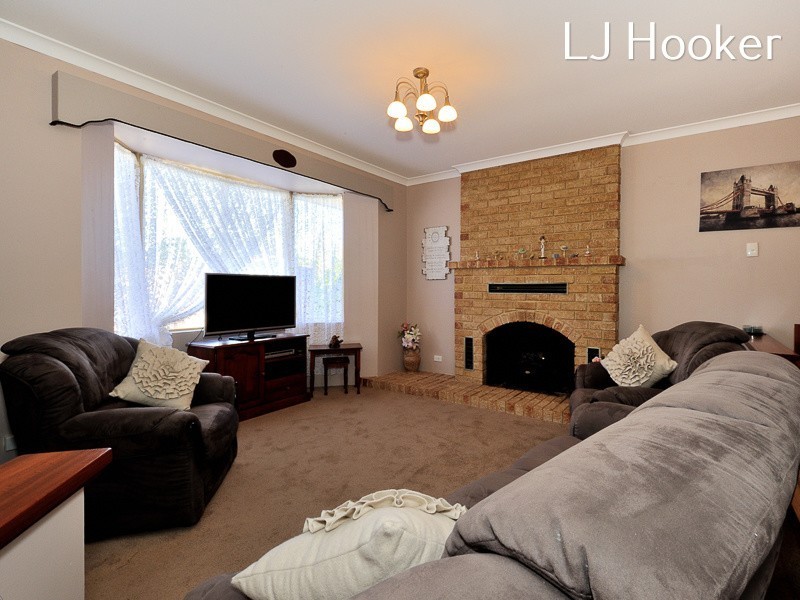 4 Fernando Place, Safety Bay WA 6169