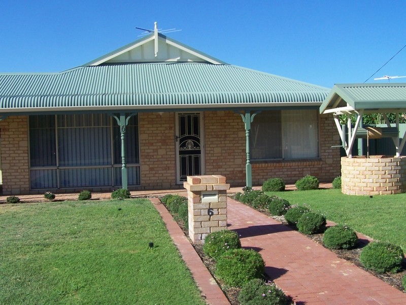 6 Salcombe Way, Warnbro WA 6169
