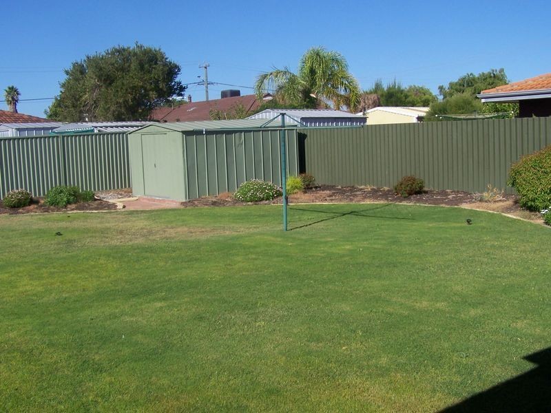 6 Salcombe Way, Warnbro WA 6169