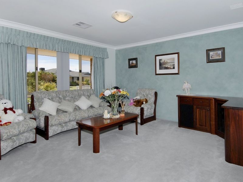 7 Glenelg Close, Warnbro WA 6169