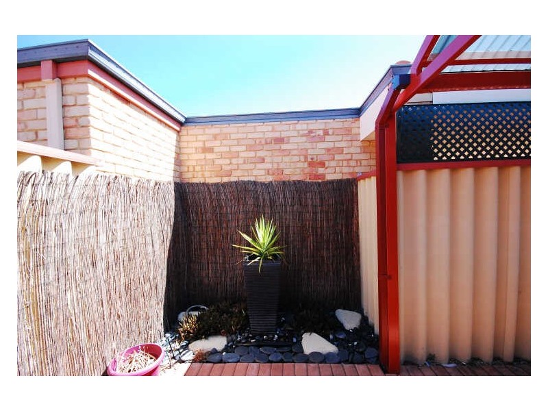 2/15 Ellam Street, St James WA 6102