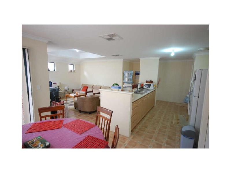 2/32 Hill View Terrace, St James WA 6102