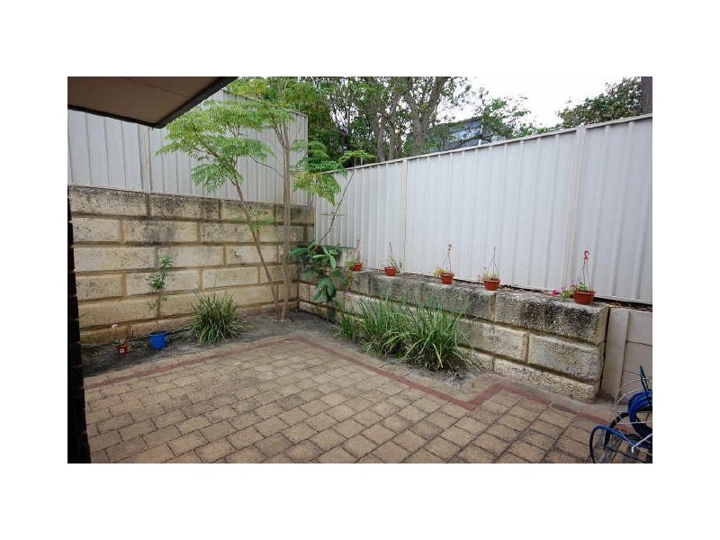 2/32 Hill View Terrace, St James WA 6102