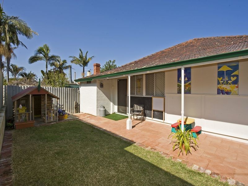 2 Sunbury Road, Victoria Park WA 6100