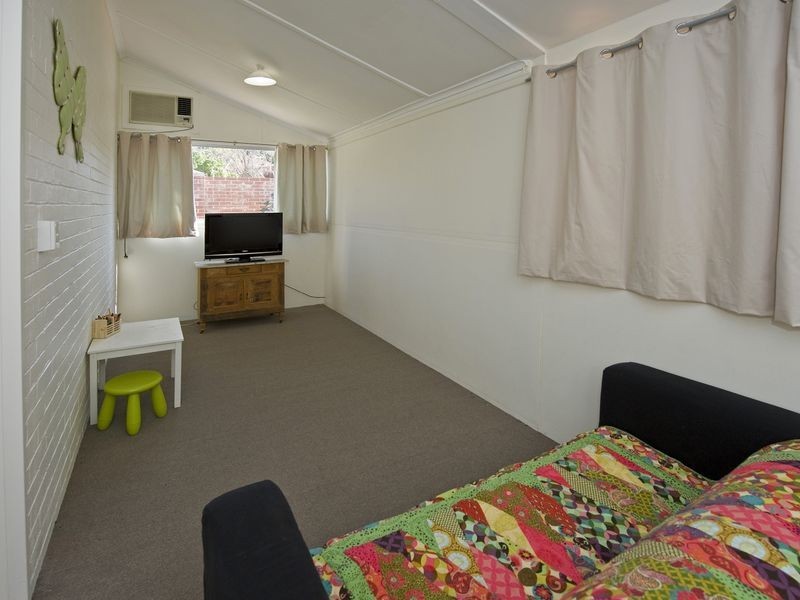 2 Sunbury Road, Victoria Park WA 6100