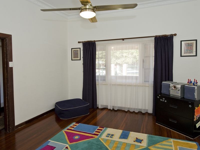 2 Sunbury Road, Victoria Park WA 6100