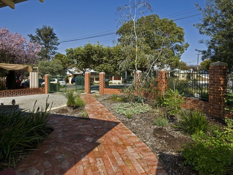 2 Sunbury Road, Victoria Park WA 6100