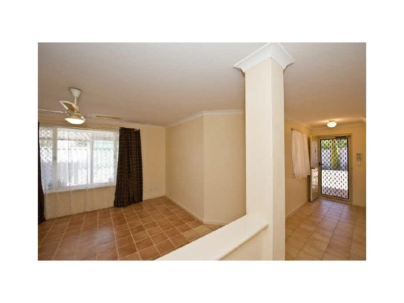 2/1 Bucat Street, Hamilton Hill WA 6163