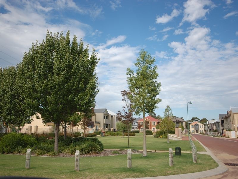 16 Plomarion Rise, Victoria Park WA 6100