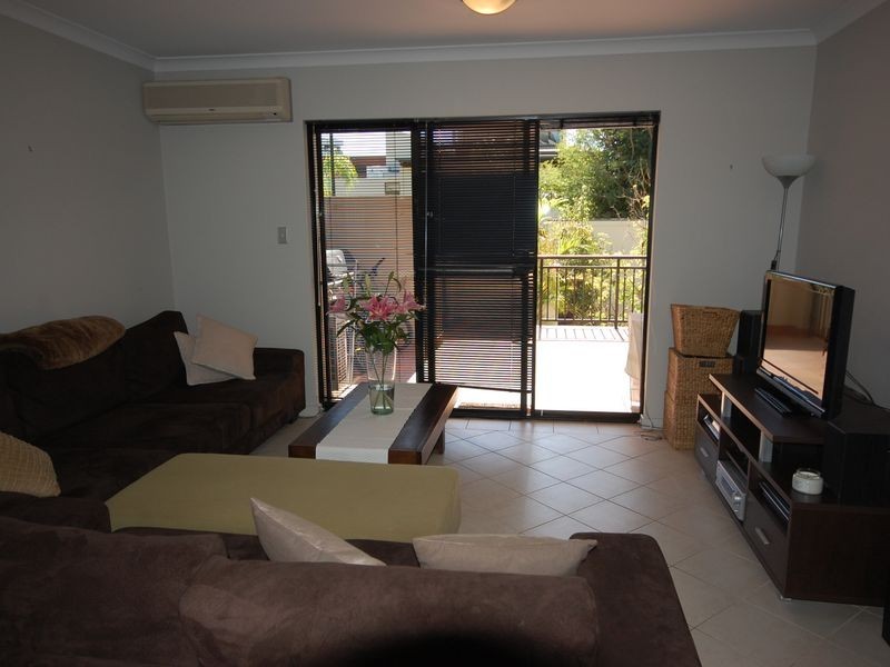 2/25 Hardy Street, South Perth WA 6151