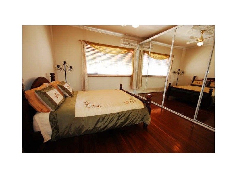 24 Boundary Road, St James WA 6102