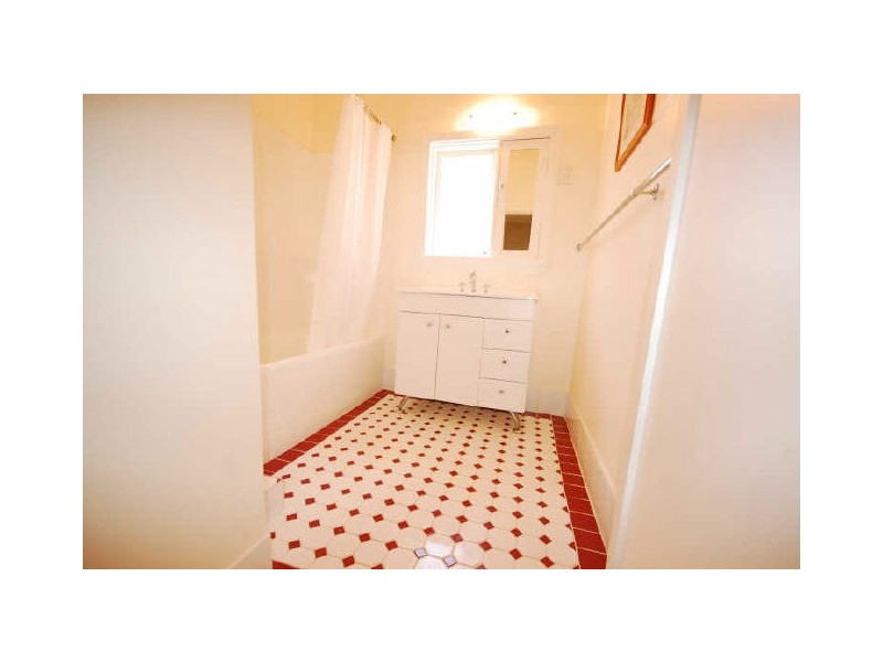 24 Boundary Road, St James WA 6102