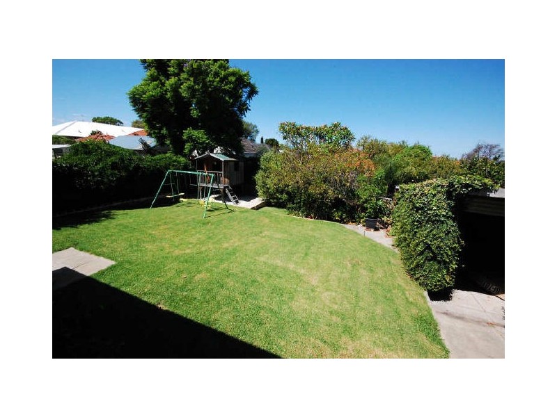 24 Boundary Road, St James WA 6102