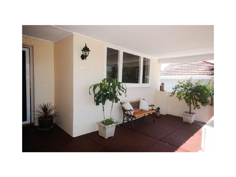 24 Boundary Road, St James WA 6102