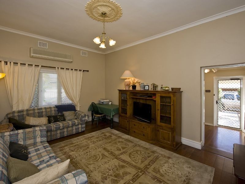 1/207 Shepperton Road, East Victoria Park WA 6101