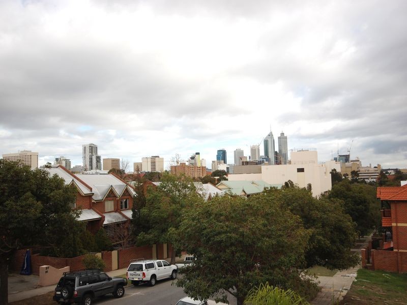 4/30 Bronte Street, East Perth WA 6004