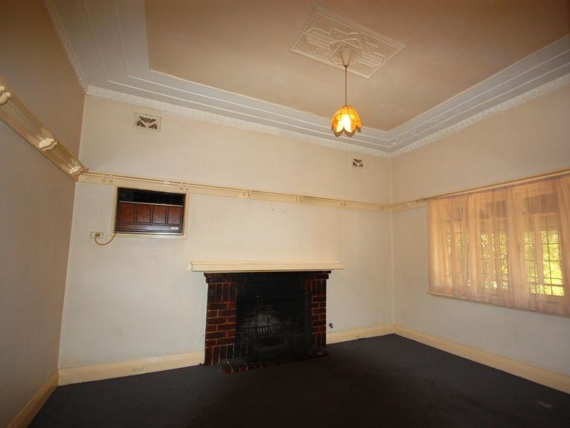 208 Castle Way (aka 208 Great Eastern Hwy), Lathlain WA 6100