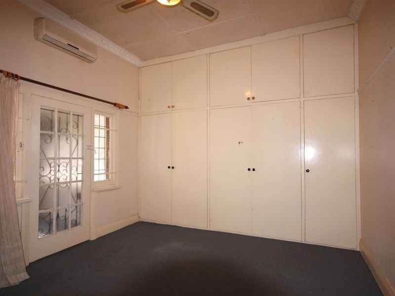 208 Castle Way (aka 208 Great Eastern Hwy), Lathlain WA 6100