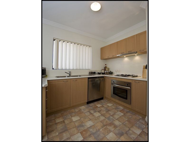 2/170 Carnarvon Street, East Victoria Park WA 6101