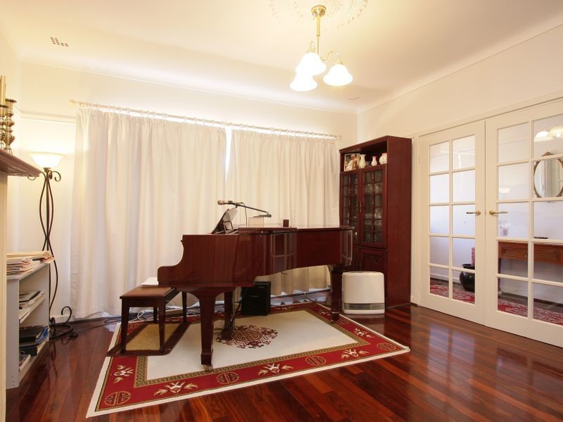 210 Shepperton Road, East Victoria Park WA 6101