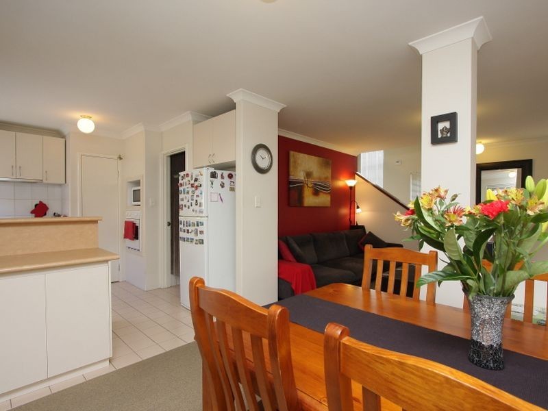 10/11 Gochean Avenue, Bentley WA 6102