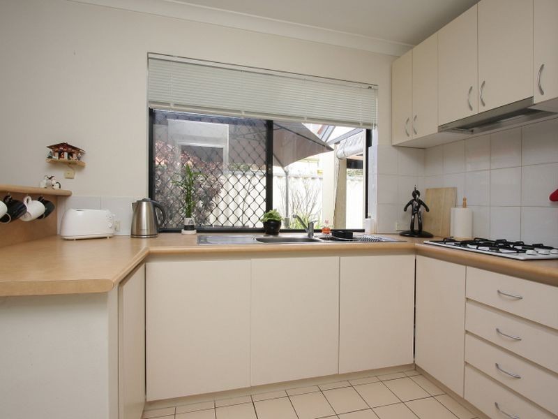 10/11 Gochean Avenue, Bentley WA 6102