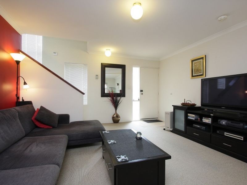 10/11 Gochean Avenue, Bentley WA 6102