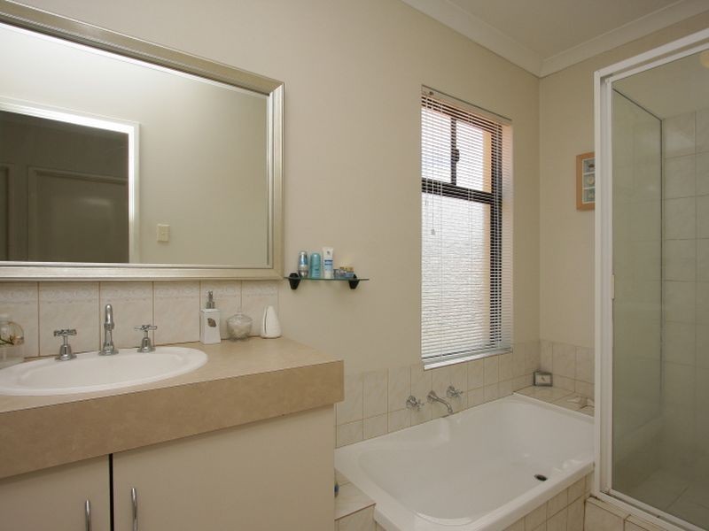 10/11 Gochean Avenue, Bentley WA 6102