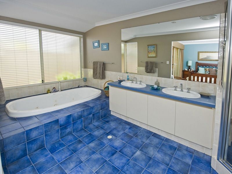 47 Waterperry Drive, Canning Vale WA 6155