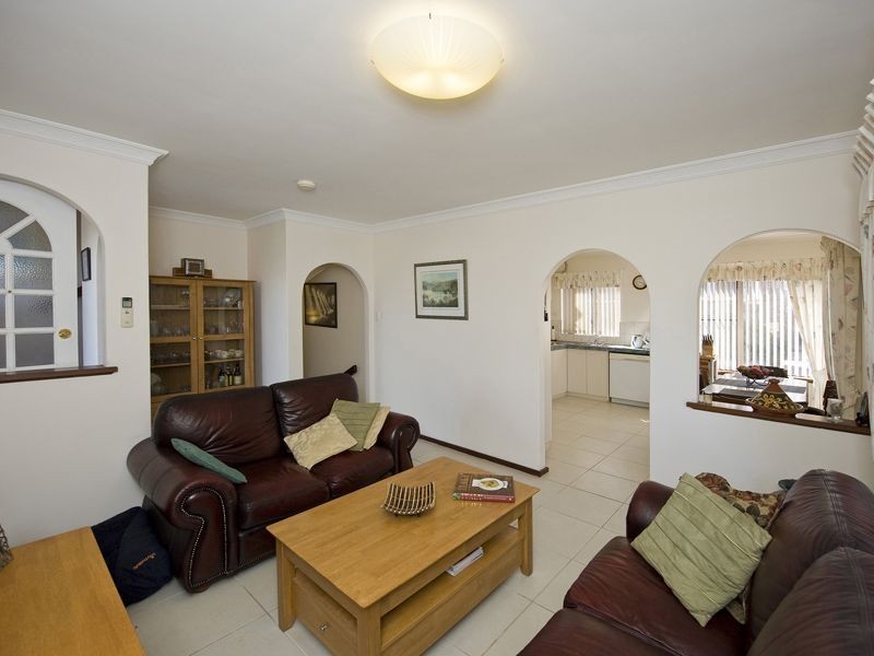 2/27 Leonard Street, Victoria Park WA 6100