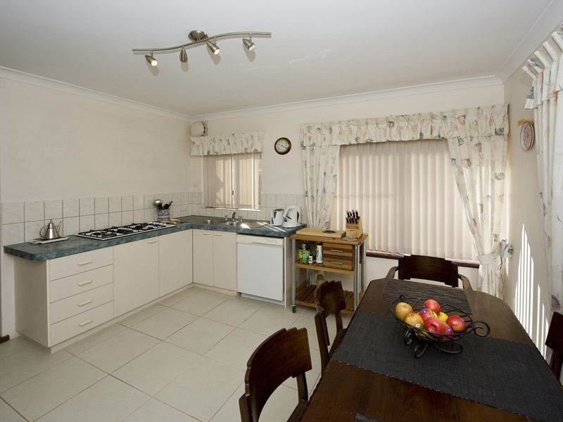 2/27 Leonard Street, Victoria Park WA 6100