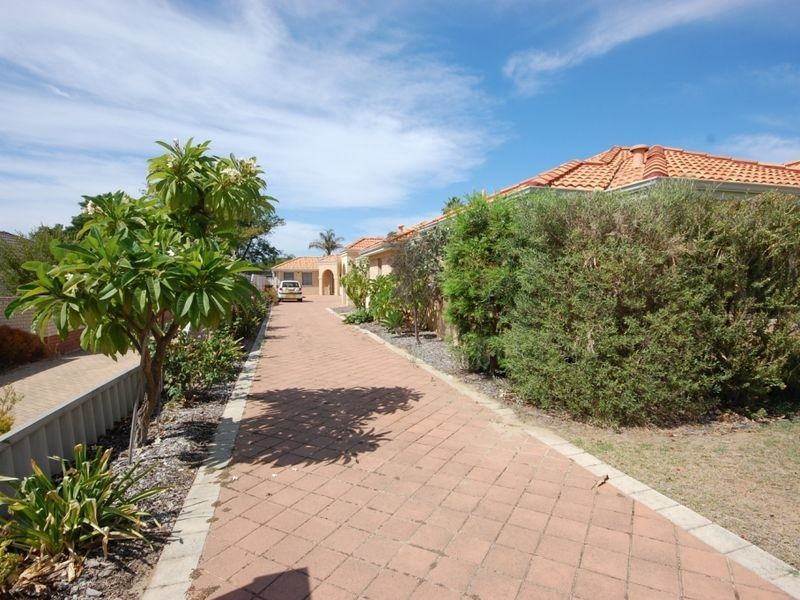 14B Wyndham Street, St James WA 6102
