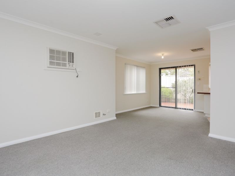 8/14 Stephen Street, Queens Park WA 6107