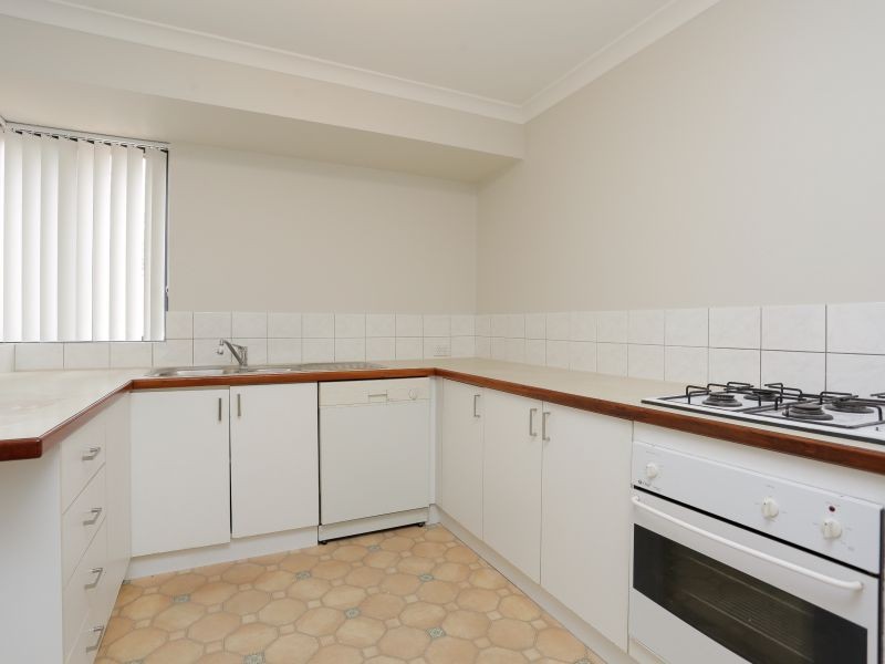 8/14 Stephen Street, Queens Park WA 6107