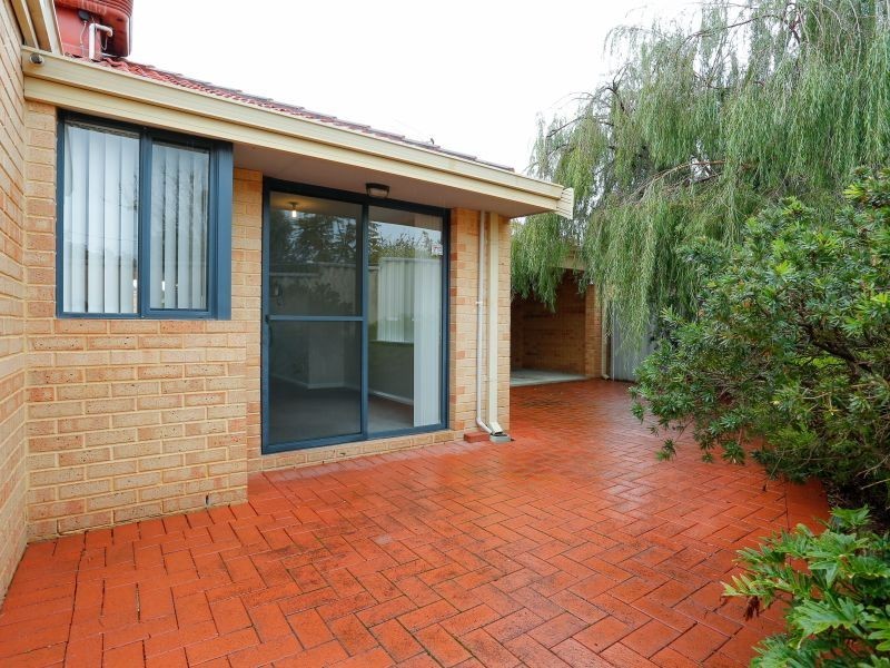 8/14 Stephen Street, Queens Park WA 6107