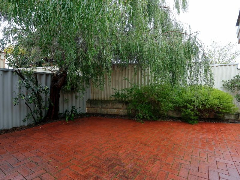 8/14 Stephen Street, Queens Park WA 6107