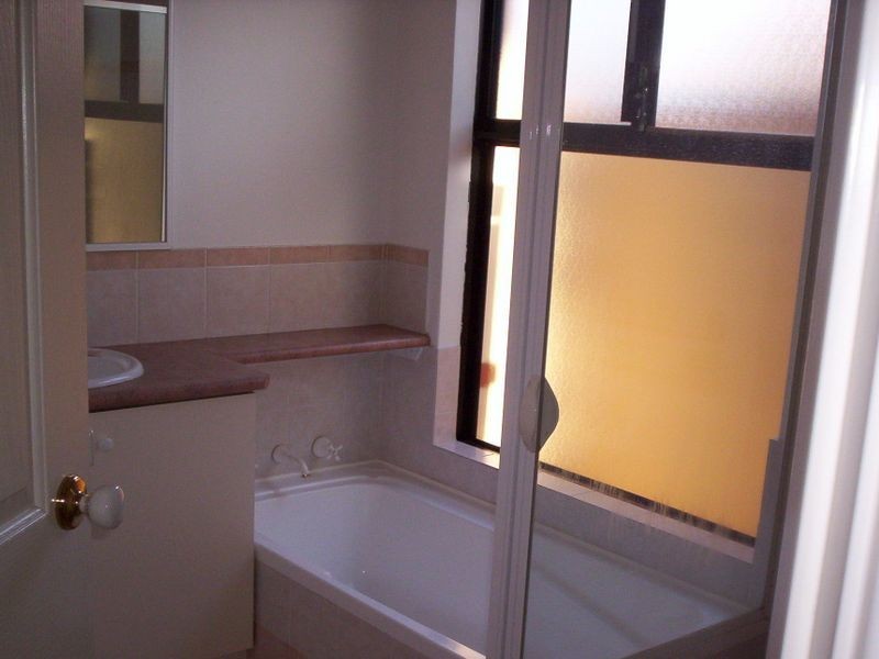 E/4 Ball Place, Queens Park WA 6107