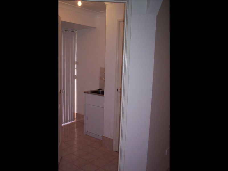 E/4 Ball Place, Queens Park WA 6107