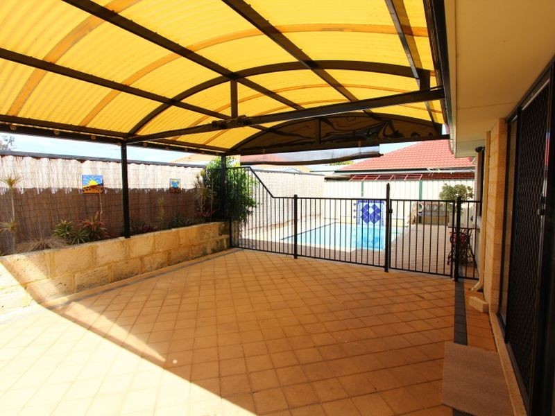 11 Richards Place, Cannington WA 6107