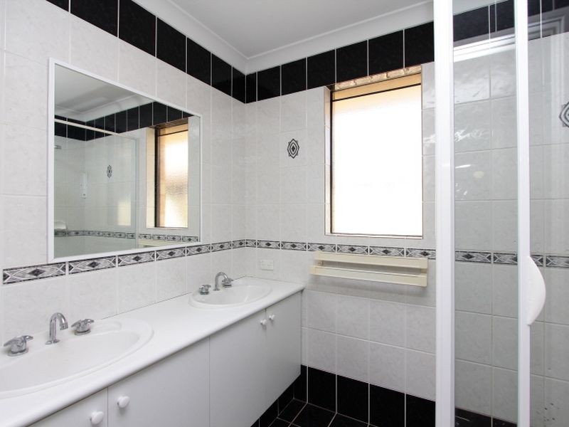 11 Richards Place, Cannington WA 6107