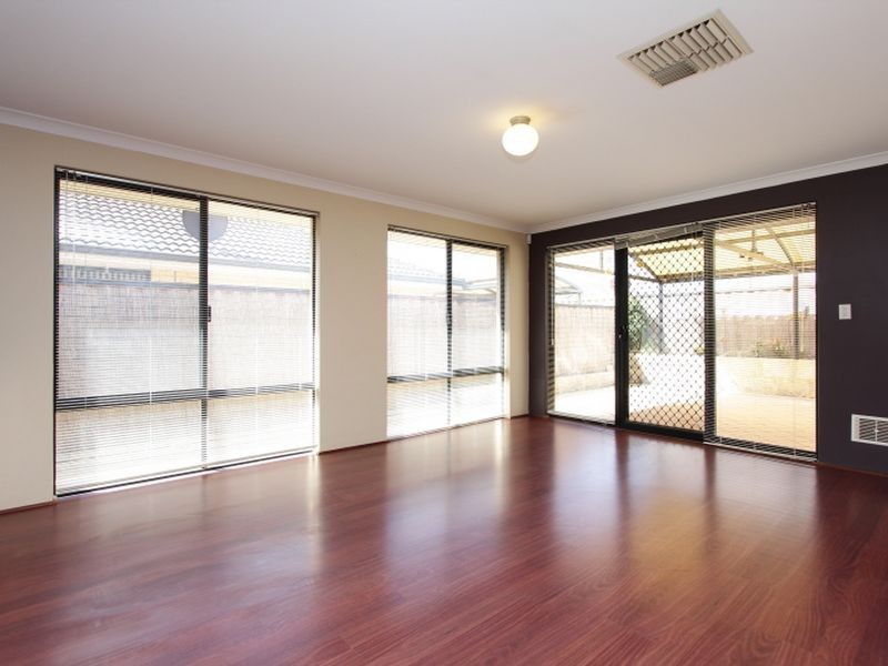 11 Richards Place, Cannington WA 6107